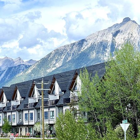 Brand New 2Br Condo With Outdoor Swimming Pool And Hot Tub Canmore Exteriér fotografie
