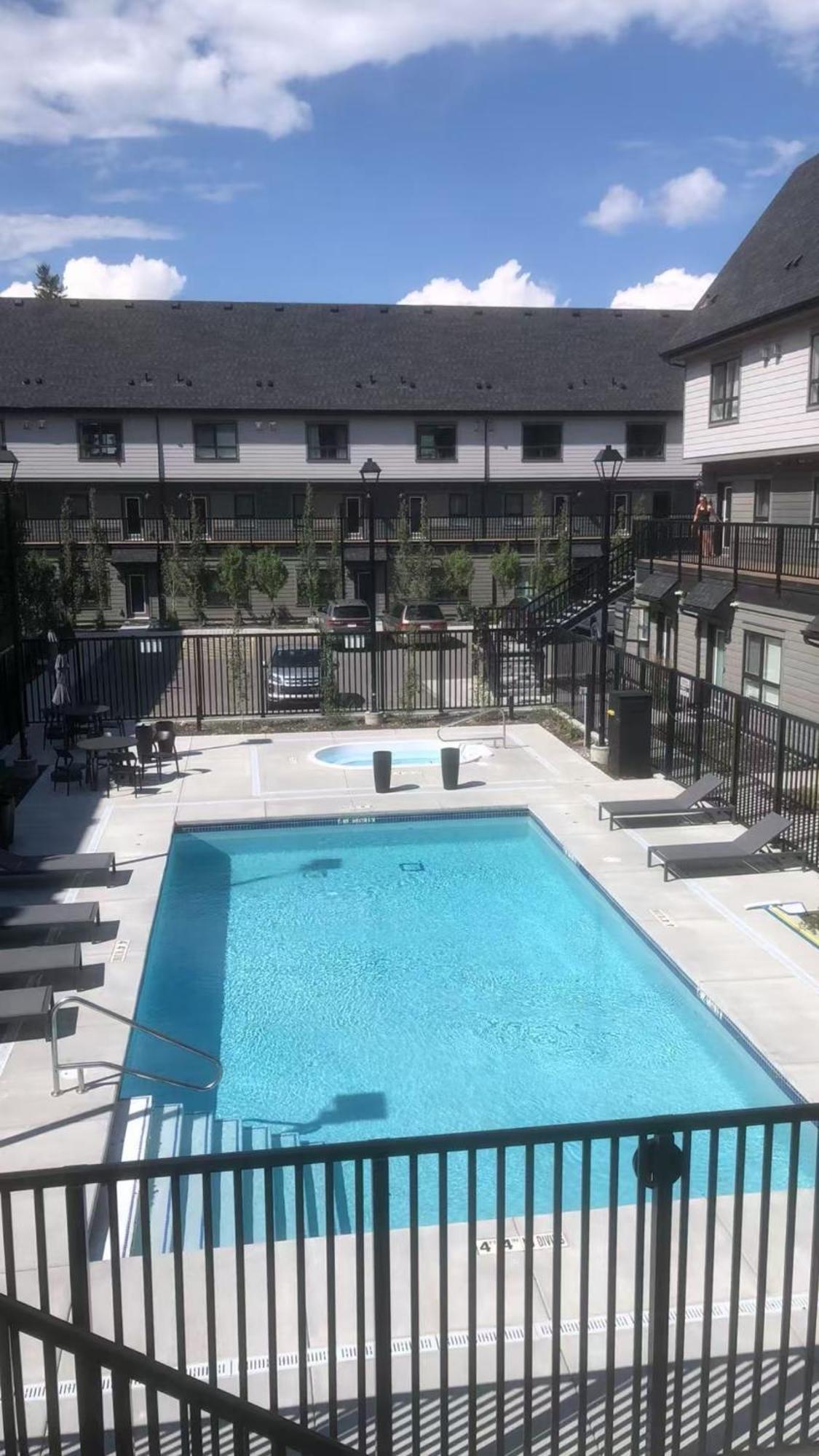 Brand New 2Br Condo With Outdoor Swimming Pool And Hot Tub Canmore Exteriér fotografie