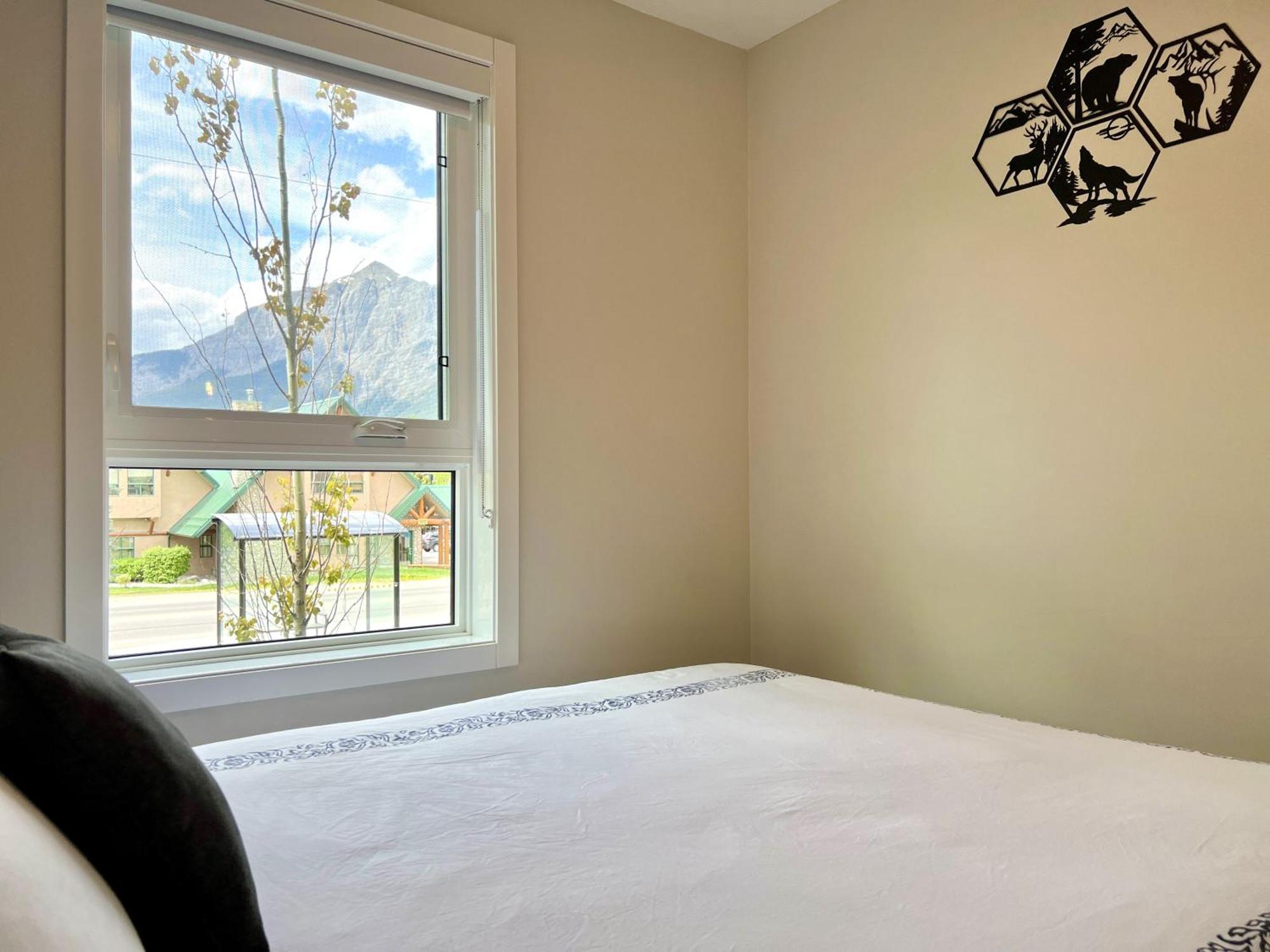 Brand New 2Br Condo With Outdoor Swimming Pool And Hot Tub Canmore Exteriér fotografie
