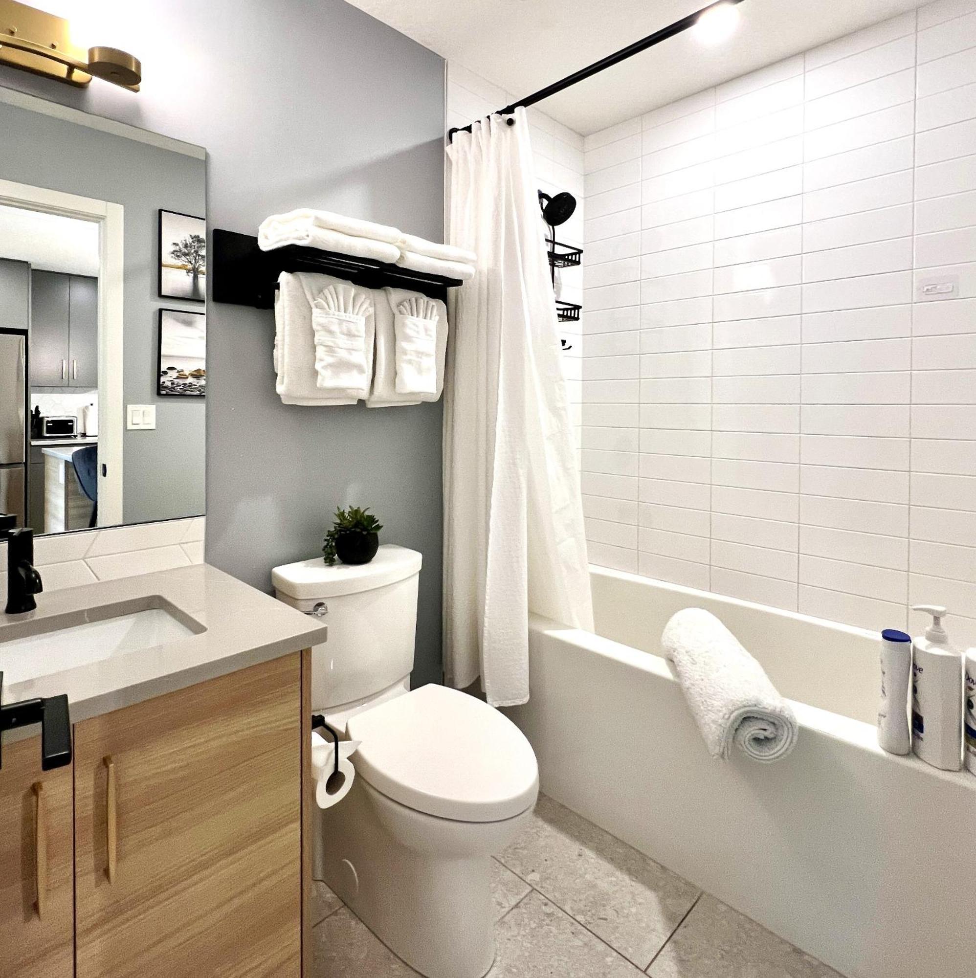 Brand New 2Br Condo With Outdoor Swimming Pool And Hot Tub Canmore Exteriér fotografie
