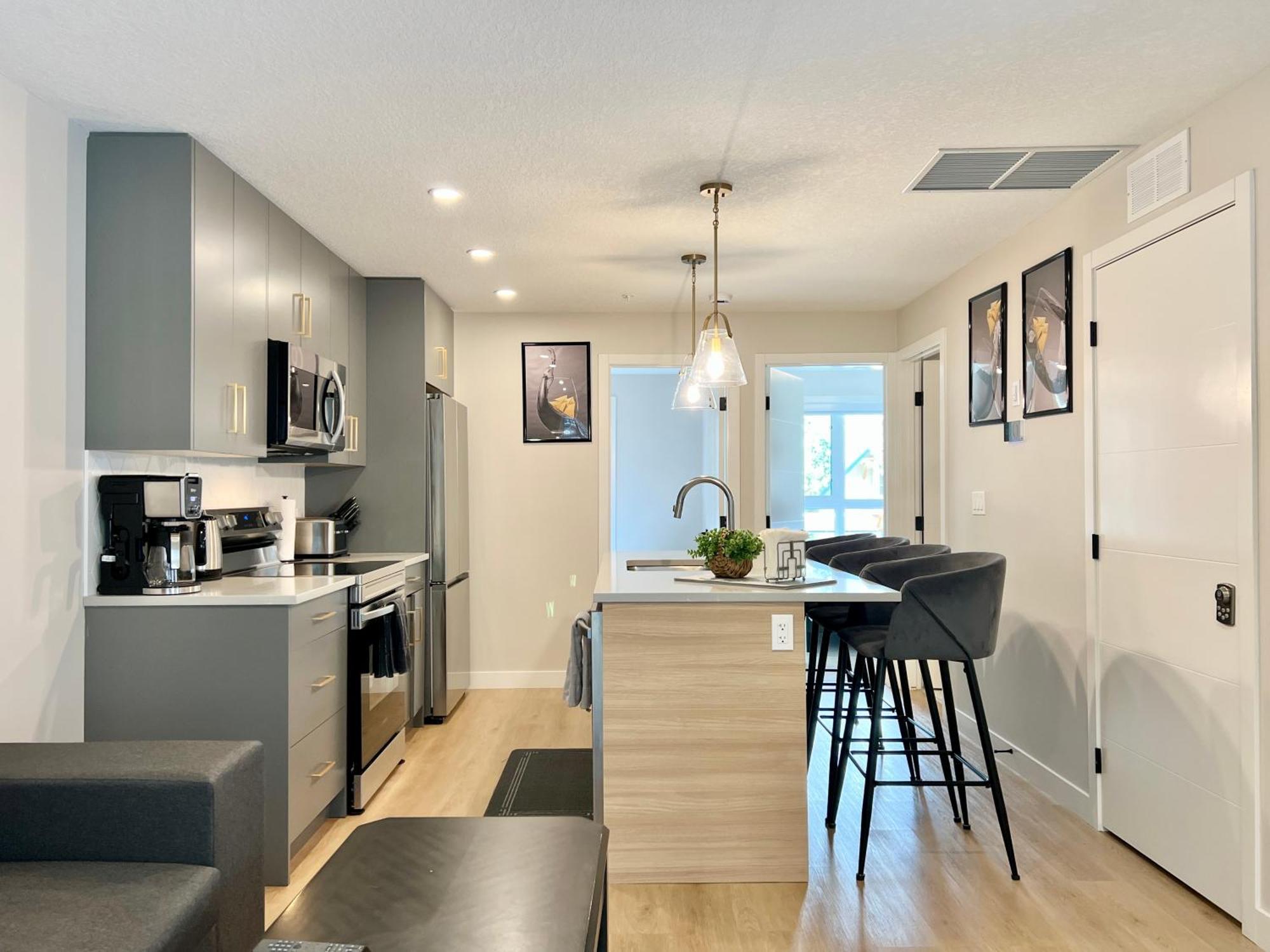 Brand New 2Br Condo With Outdoor Swimming Pool And Hot Tub Canmore Exteriér fotografie