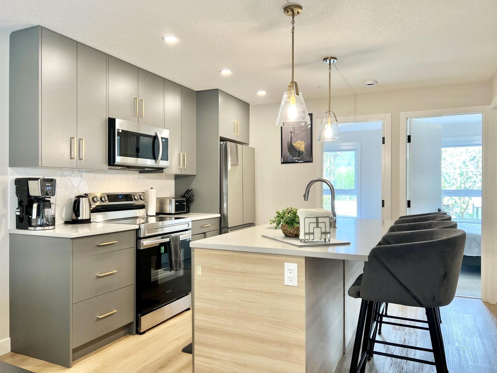 Brand New 2Br Condo With Outdoor Swimming Pool And Hot Tub Canmore Exteriér fotografie